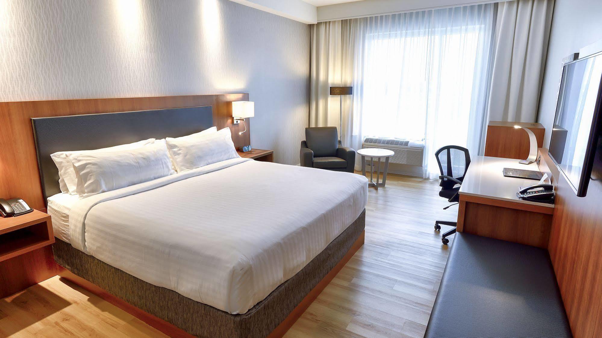 Holiday Inn Express & Suites Vaudreuil-Dorion By Ihg Εξωτερικό φωτογραφία